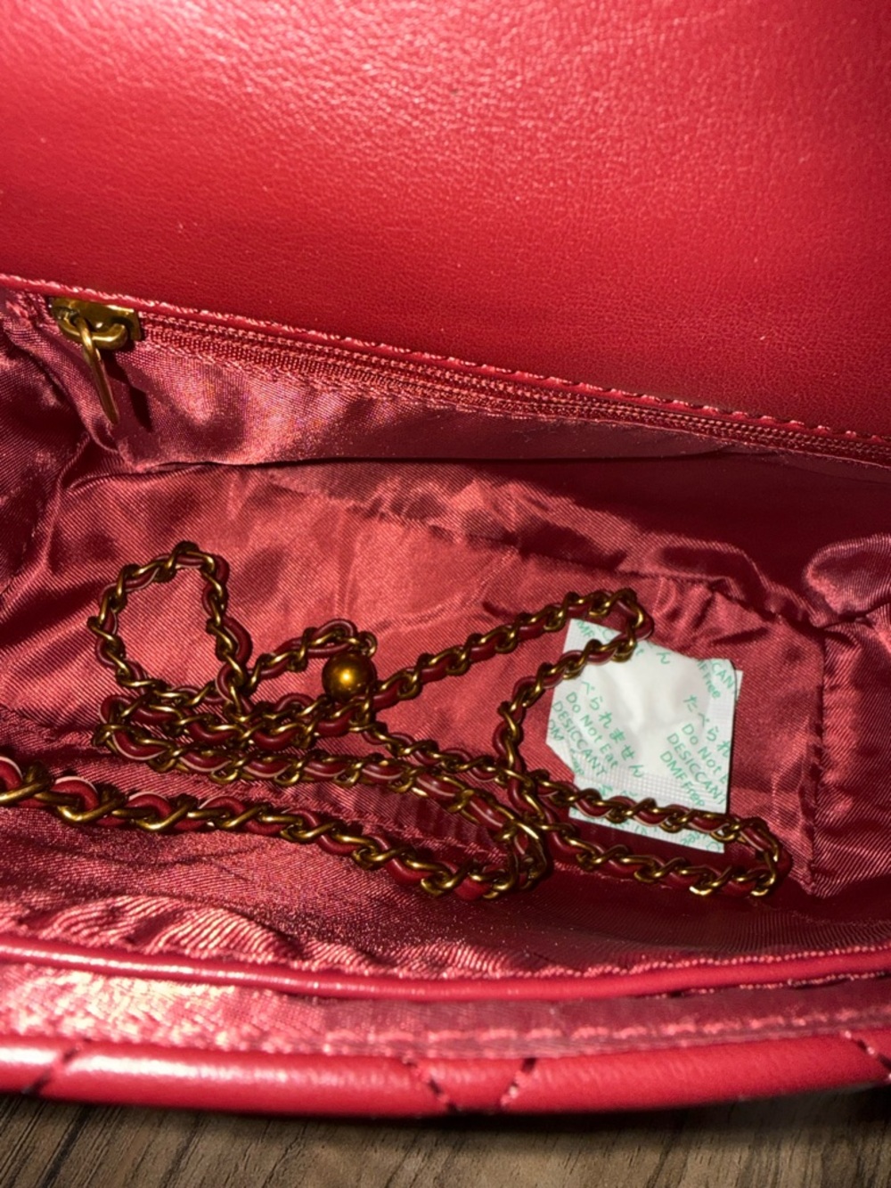 NWT Quilted Red Leather Shoulder Bag with Chain Strap adapts to Crossbody - Picture 4 of 6